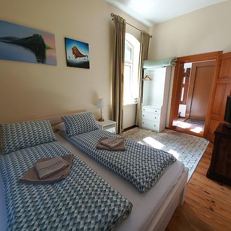 Apartment Under The Maple Klaipeda Exterior photo